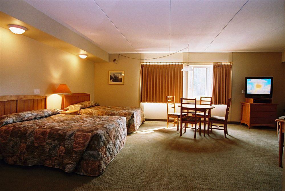 Manning Park Resort Bagian luar foto