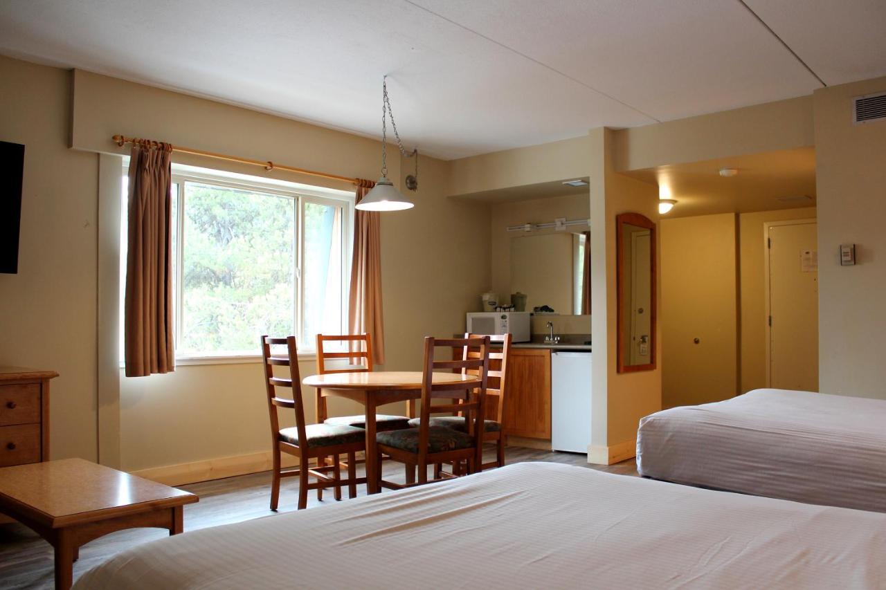 Manning Park Resort Bagian luar foto