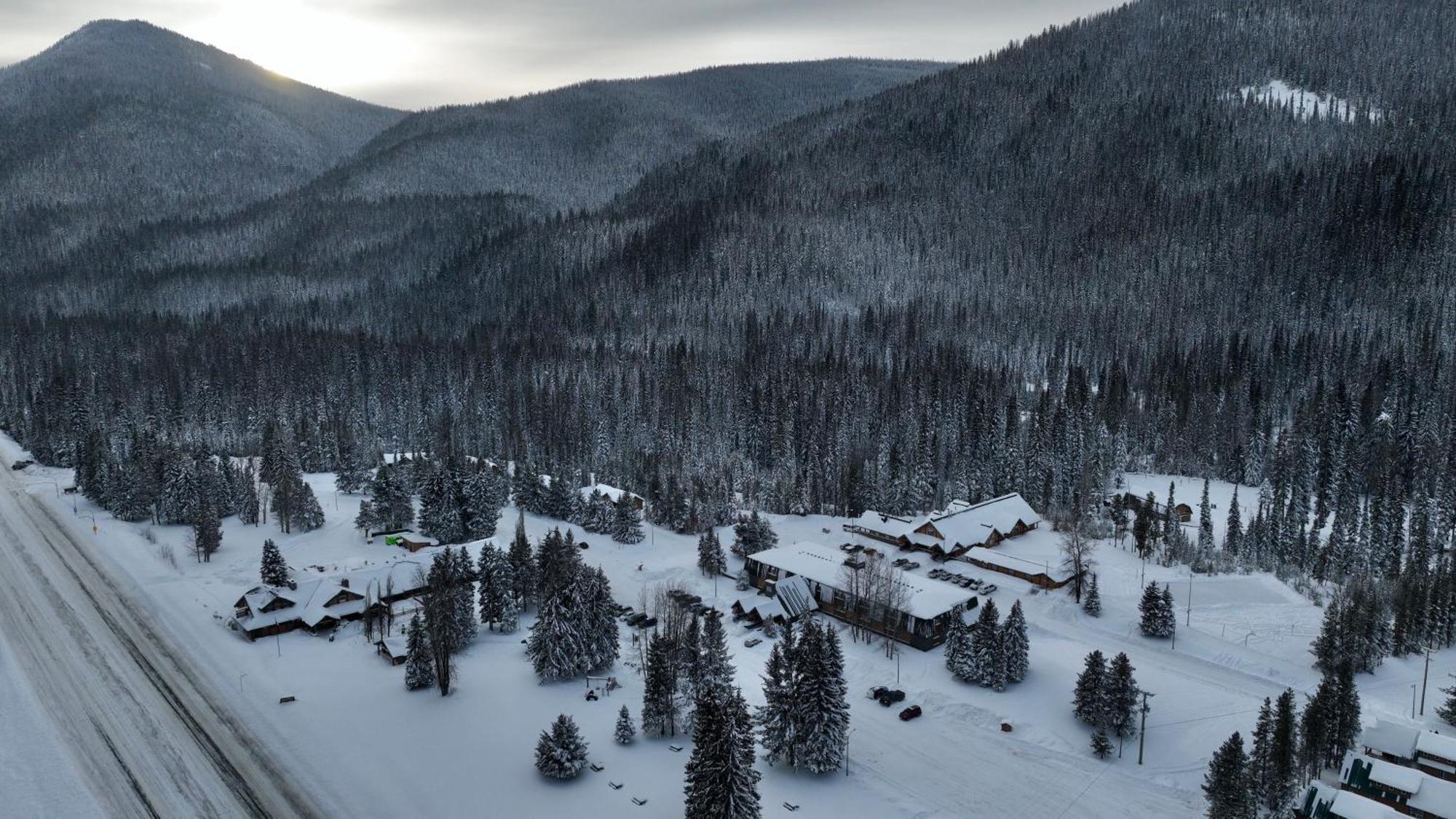 Manning Park Resort Bagian luar foto