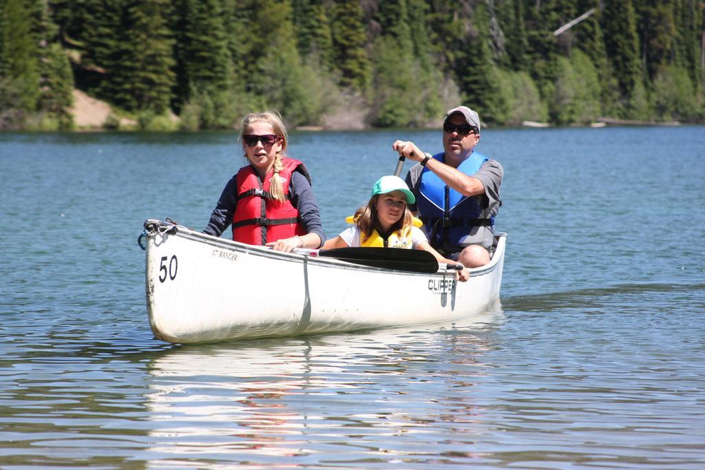 Manning Park Resort Bagian luar foto